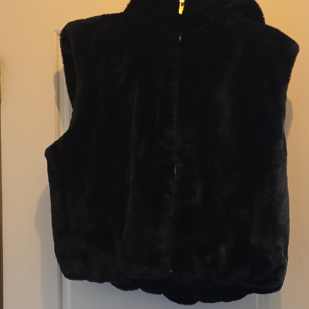 Zara Elegant Black Faux Fur Vest